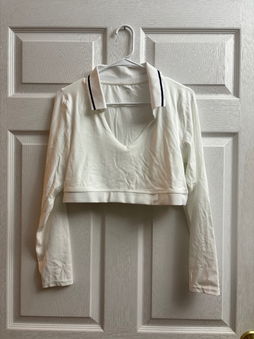 New Offline By Aerie White Cropped Long Sleeve Athletic Top